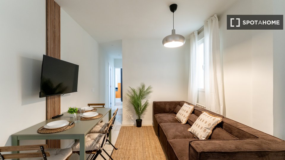 Double room Madrid, 3 beds — photo 13