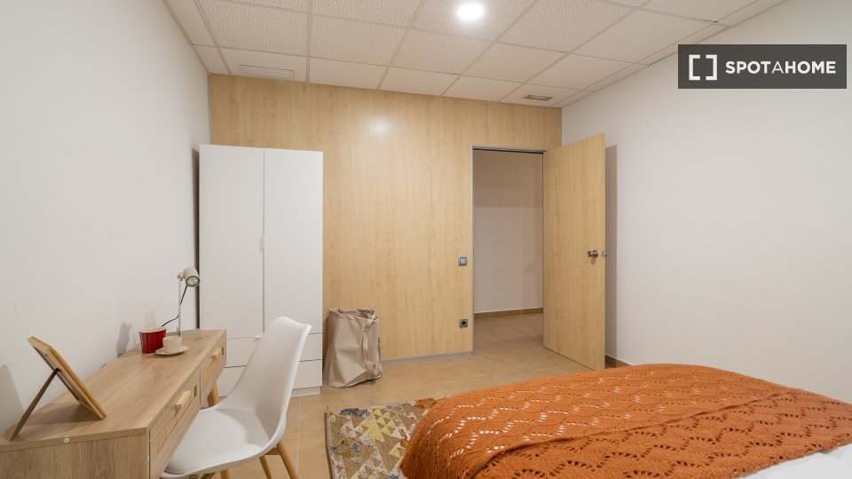 Double room Barcelona, 9 beds, 195m² — photo 2