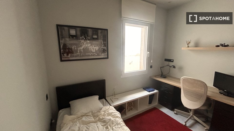 Double room Madrid, 1 bed, 180m² — photo 10