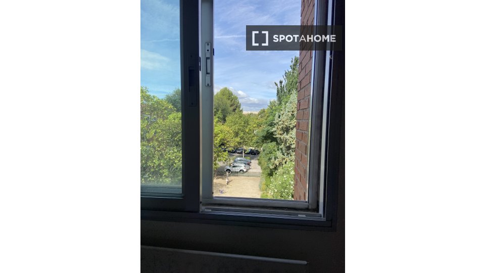 Double room Madrid, 4 beds, 78m² — photo 1