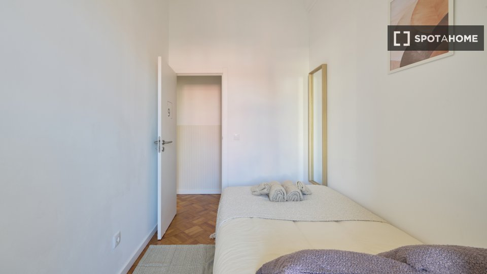 Double room Lisbon, 11 beds — photo 41