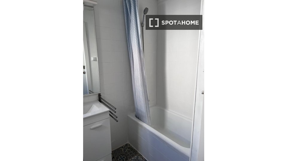 Double room Valencia, 3 beds, 85m² — photo 36