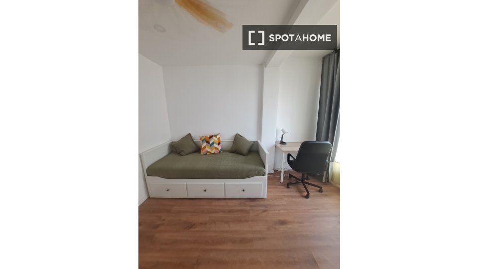 Double room Valencia, 4 beds, 75m² — photo 5
