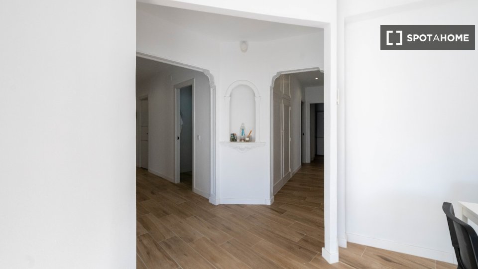 Double room Barcelona, 5 beds, 128m² — photo 38