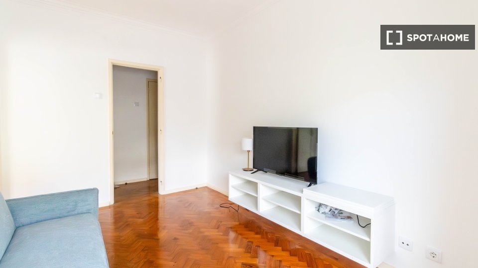 Double room Lisbon, 3 beds, 90m² — photo 32