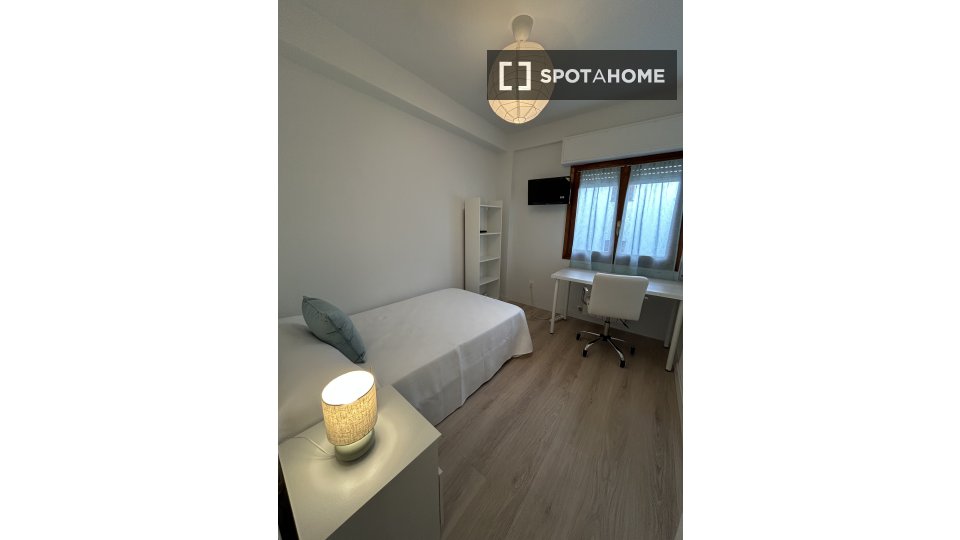 Double room Madrid, 3 beds — photo 13