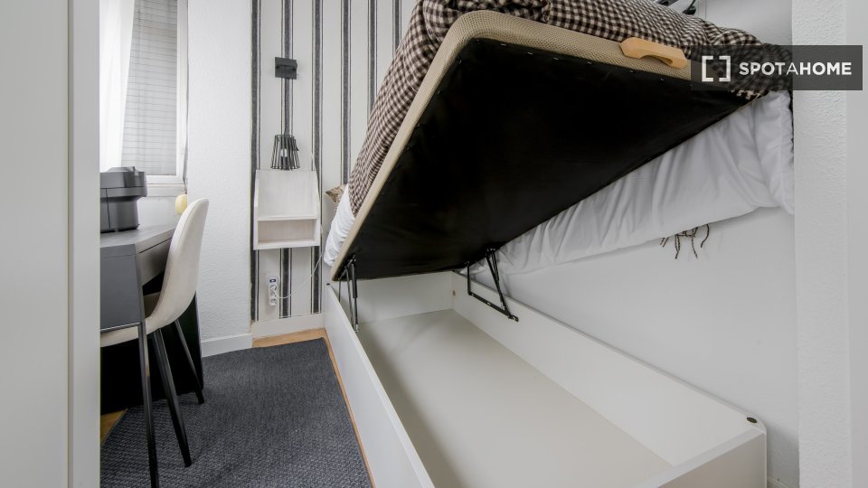 Double room Madrid, 5 beds — photo 4