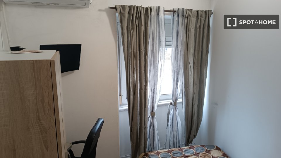 Double room Lisbon, 5 beds, 90m² — photo 19