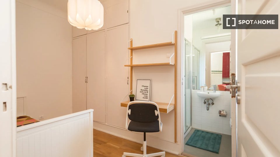 Double room Lisbon, 6 beds — photo 11