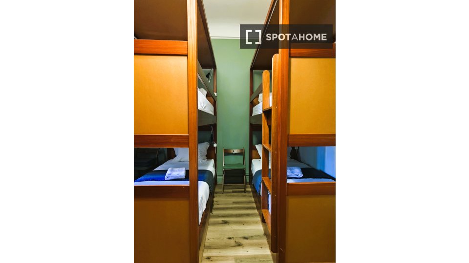 Double room Lisbon, 11 beds, 200m² — photo 28