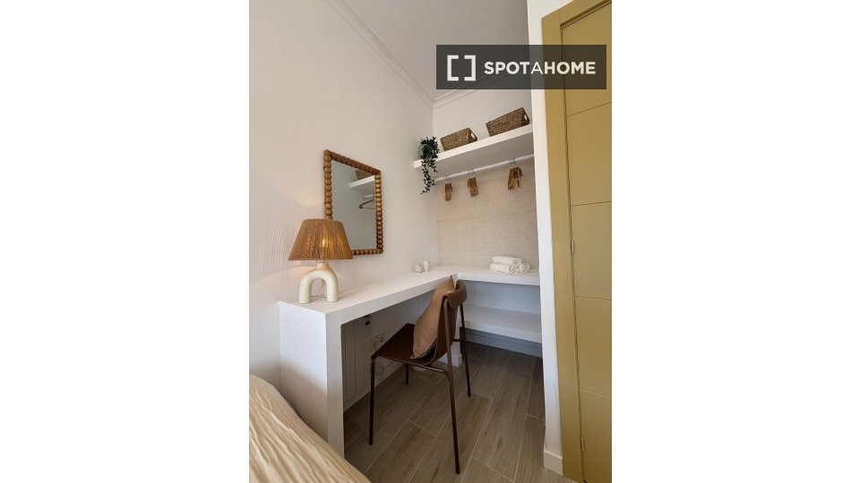 Double room Barcelona, 4 beds, 70m² — photo 16
