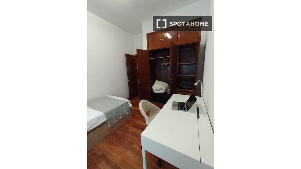 Habitación en piso compartido en alquiler en Castillejos, Madrid