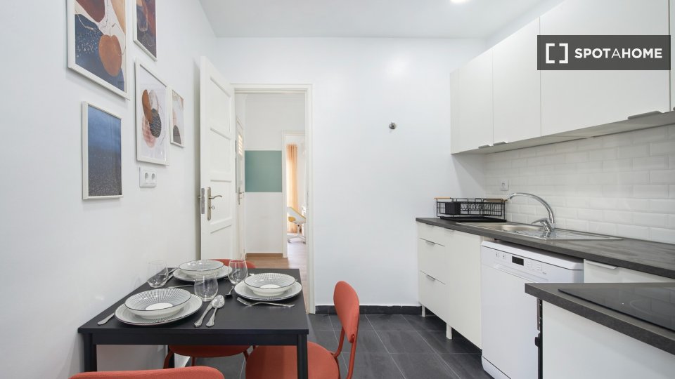 Double room Lisbon, 4 beds — photo 30