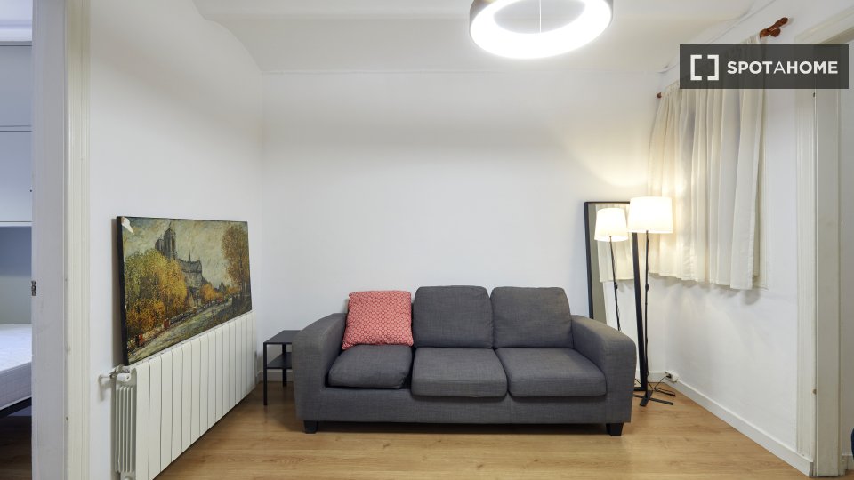 Apartment Barcelona, 3 beds, 71m² — photo 2