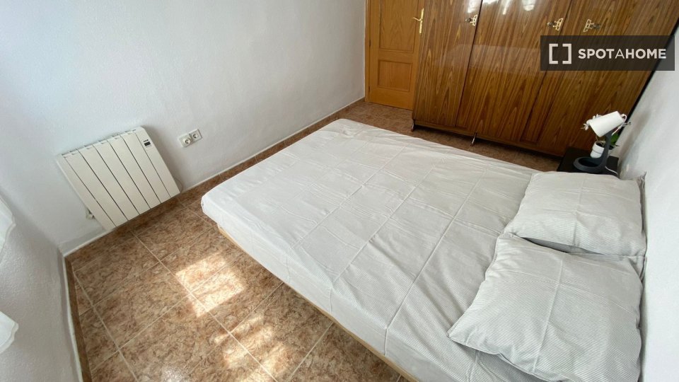 Double room Madrid, 3 beds — photo 12