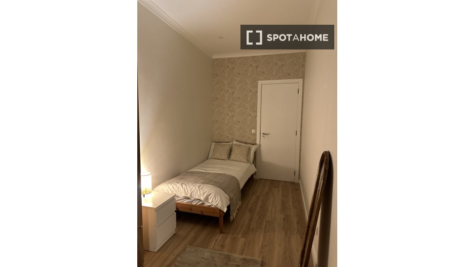 Double room Lisbon, 5 beds, 12345m² — photo 17