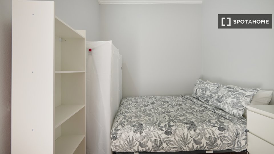 Double room Lisbon, 16 beds — photo 17