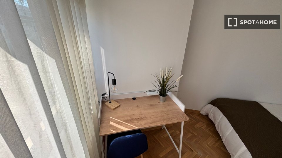 Double room Madrid, 9 beds, 200m² — photo 13