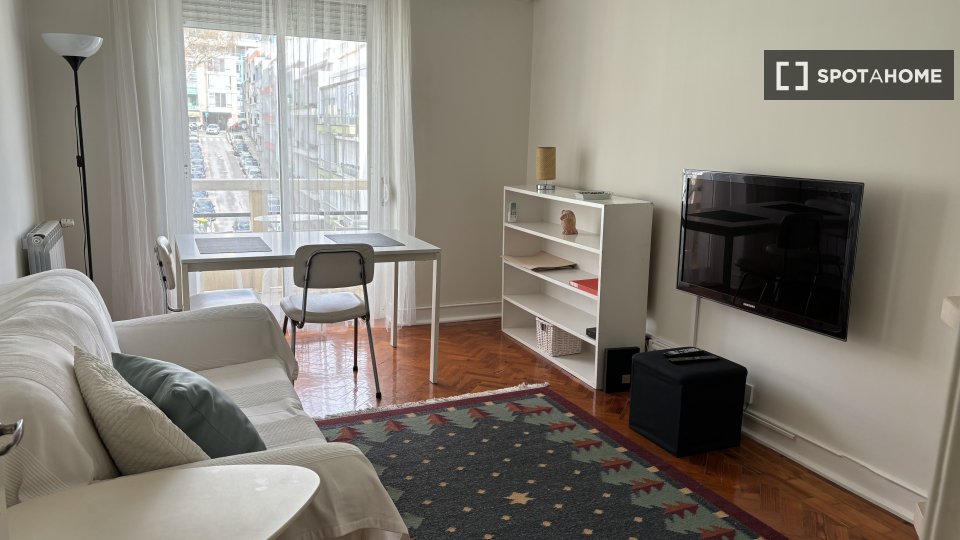 Apartment Lisbon, 1 bed, 77m² — photo 9