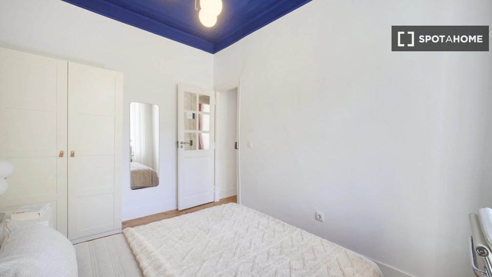 Double room Lisbon, 5 beds — photo 13