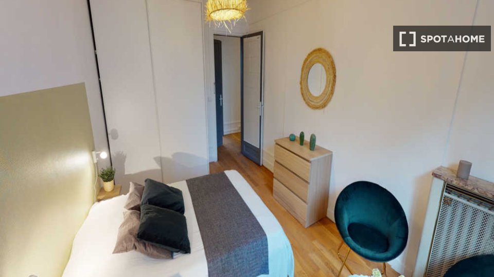 Double room Paris, 3 beds, 80m² — photo 3