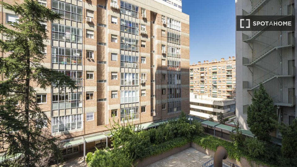 Double room Madrid, 16 beds — photo 59