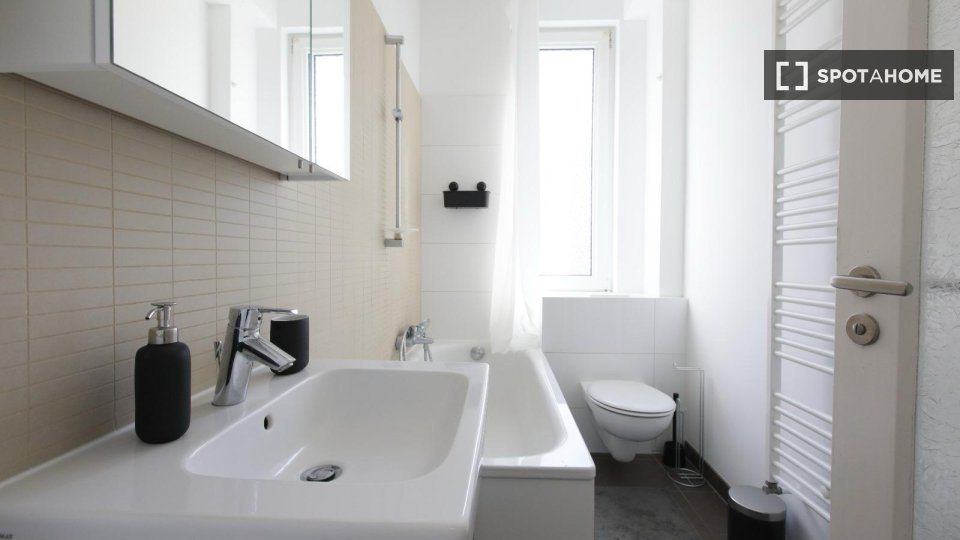 Double room Frankfurt, 2 beds, 15m² — photo 1