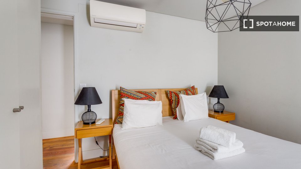 Apartment Lisbon, 2 beds — photo 40