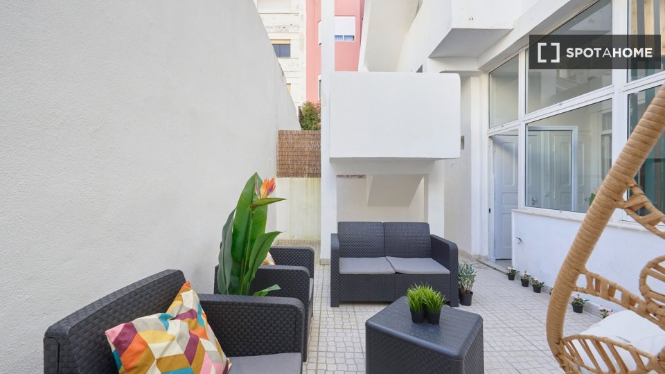 Double room Lisbon, 5 beds — photo 13