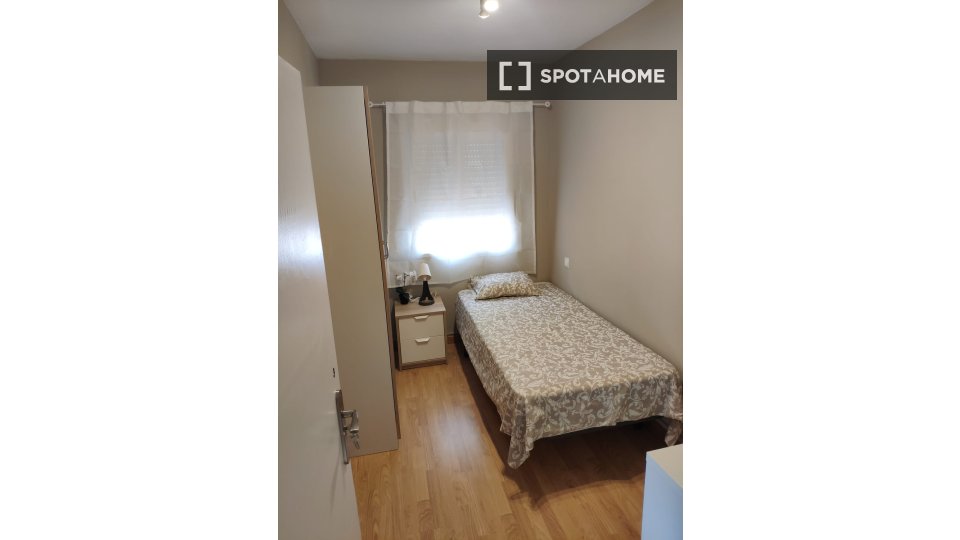 Double room Madrid, 3 beds — photo 2