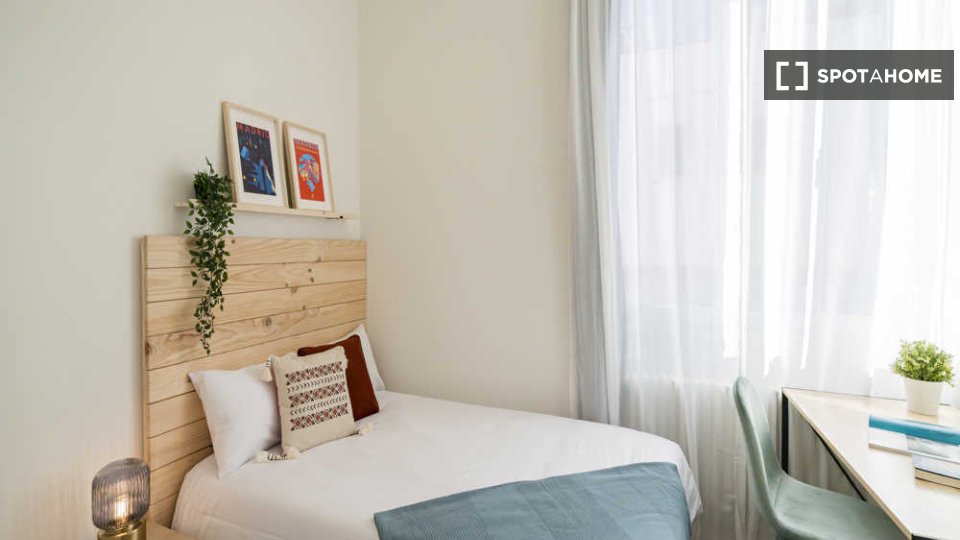 Double room Madrid, 17 beds — photo 46
