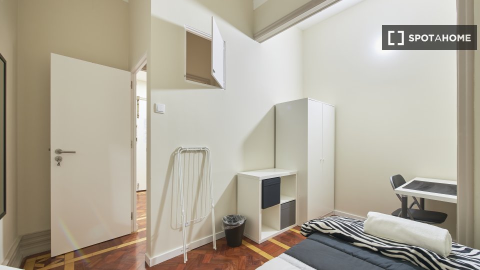 Double room Lisbon, 9 beds — photo 33