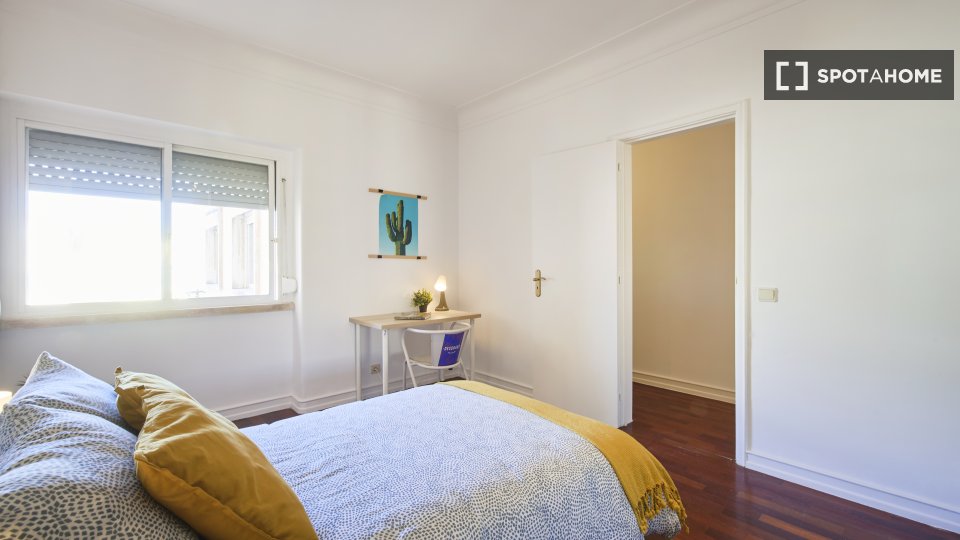 Double room Lisbon, 5 beds — photo 13