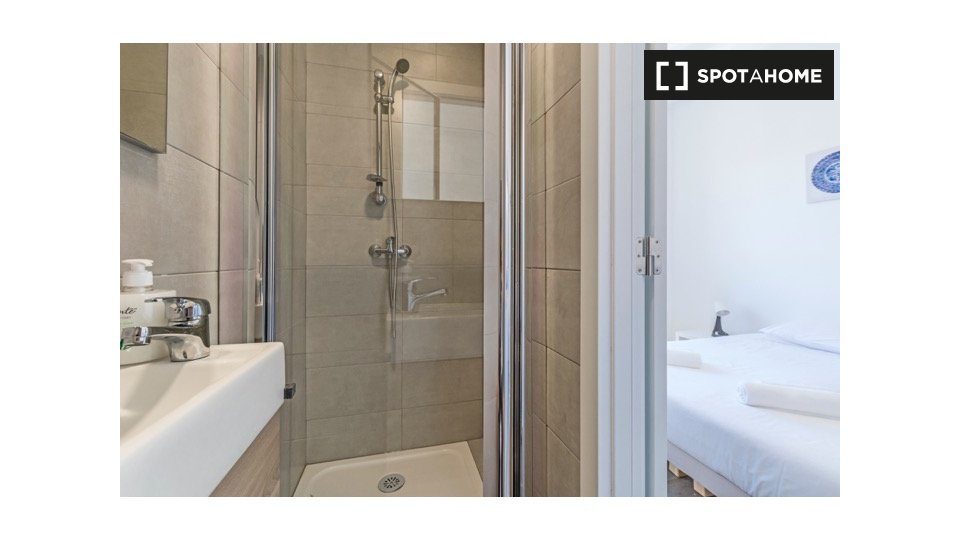 Double room Lisbon, 11 beds — photo 2