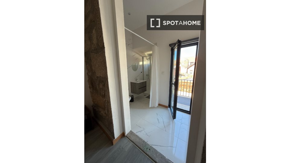 Double room Porto, 3 beds — photo 16