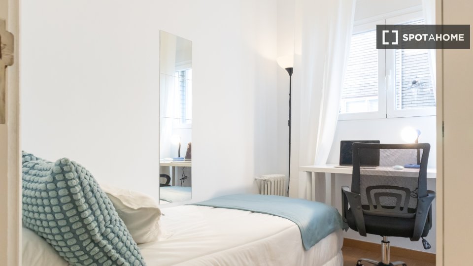Double room Madrid, 6 beds, 152m² — photo 24