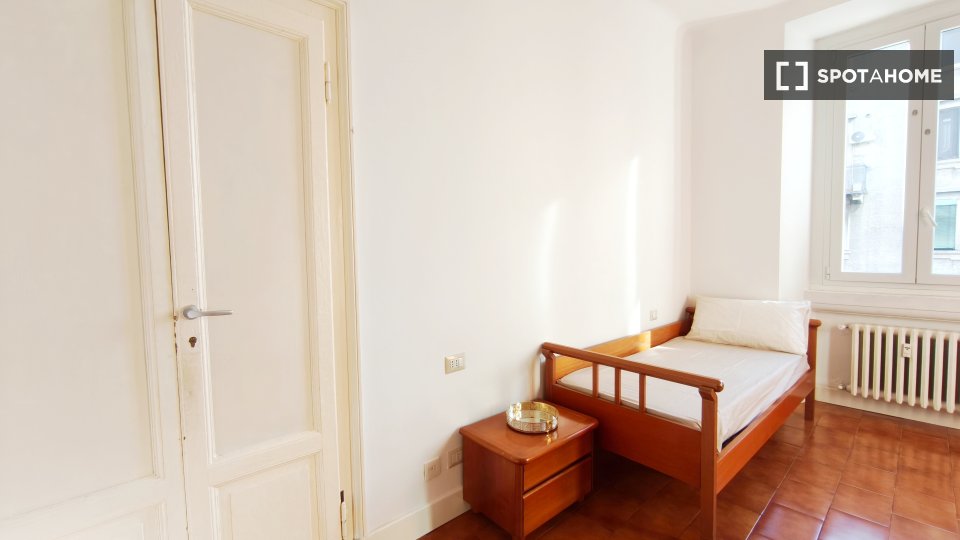 Double room Milan, 3 beds, 75m² — photo 10