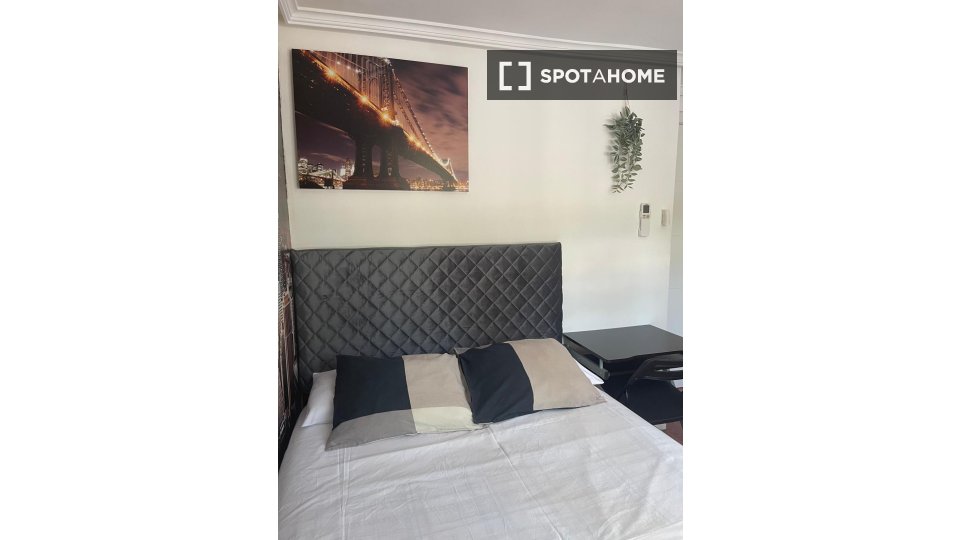 Double room Madrid, 3 beds — photo 37