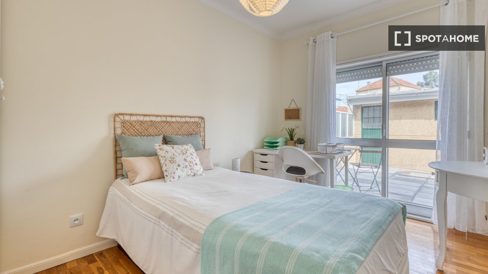 Double room Porto, 3 beds, 149m² — photo 25
