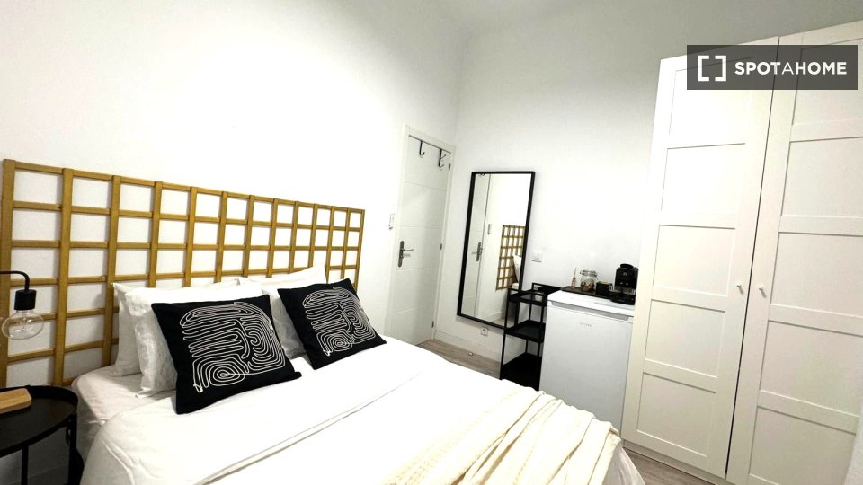 Double room Madrid, 6 beds — photo 42