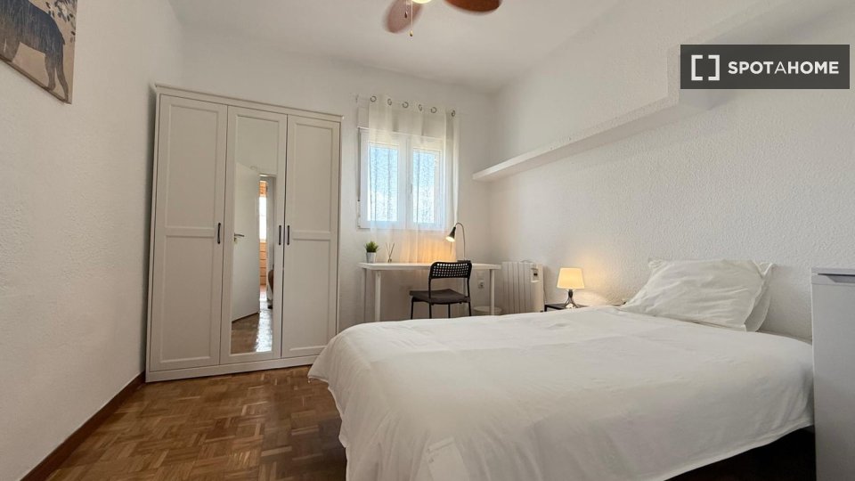 Double room Madrid, 4 beds — photo 20