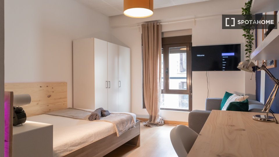 Double room Madrid, 7 beds, 140m² — photo 34