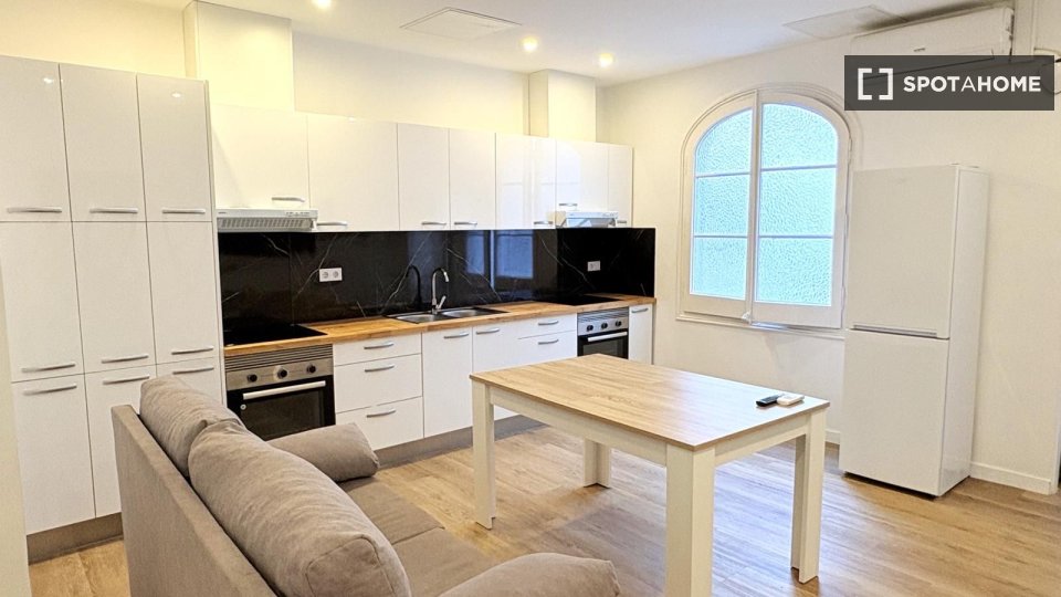 Double room Barcelona, 7 beds, 90m² — photo 2