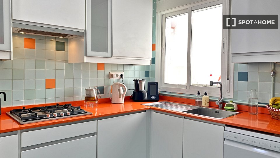 Double room Madrid, 3 beds, 9m² — photo 11