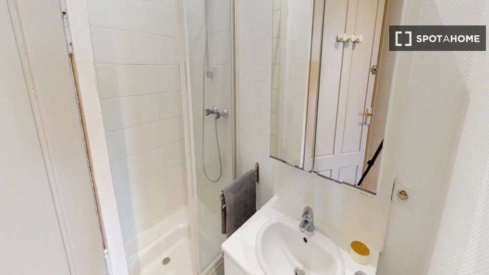 Double room Lyon, 5 beds, 130m² — photo 13