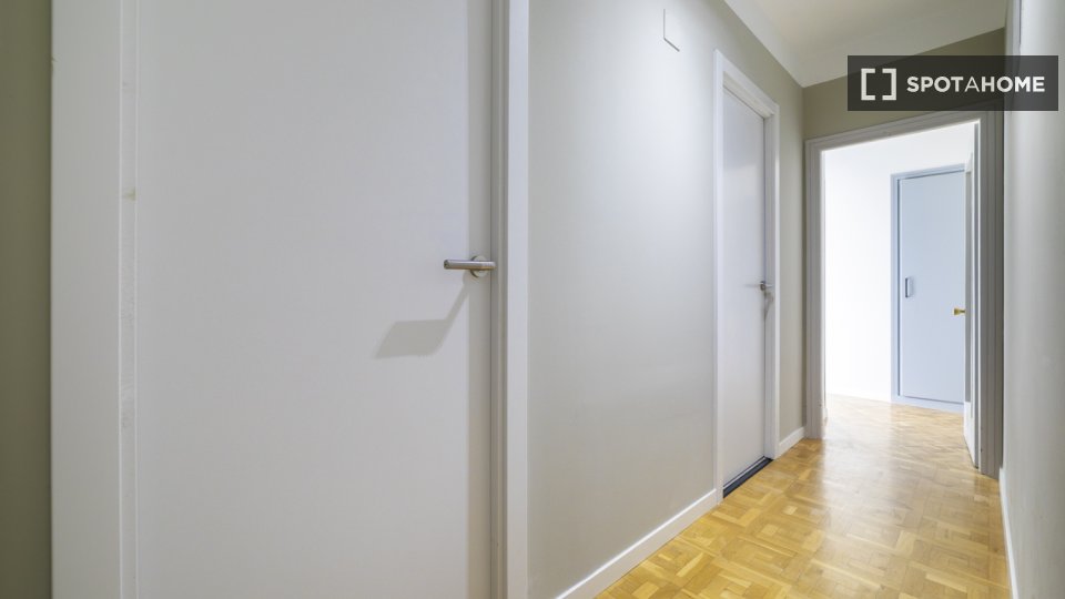 Double room Madrid, 7 beds, 157m² — photo 6
