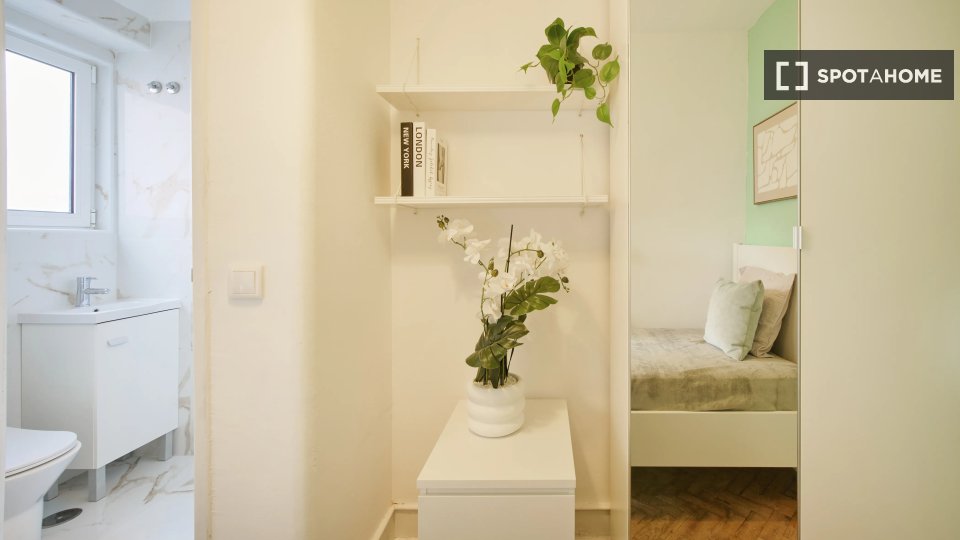 Double room Lisbon, 6 beds — photo 13