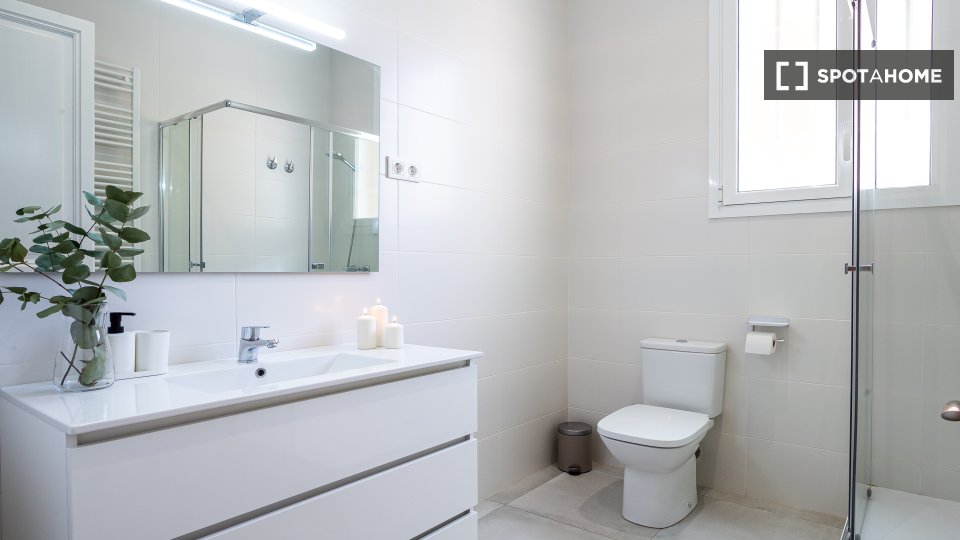 Double room Barcelona, 4 beds, 90m² — photo 10