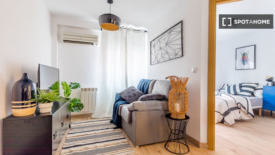 Apartment Madrid, 4 beds, 75m² — photo 2
