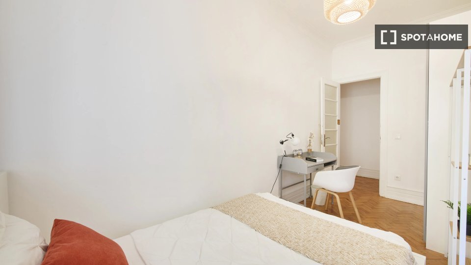 Double room Lisbon, 9 beds — photo 12